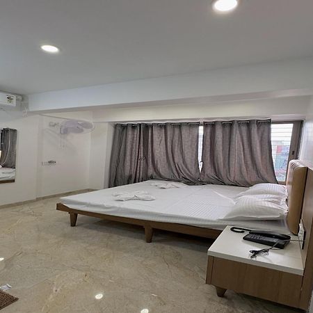 Hotel Ruchi Executive ساتارا المظهر الخارجي الصورة