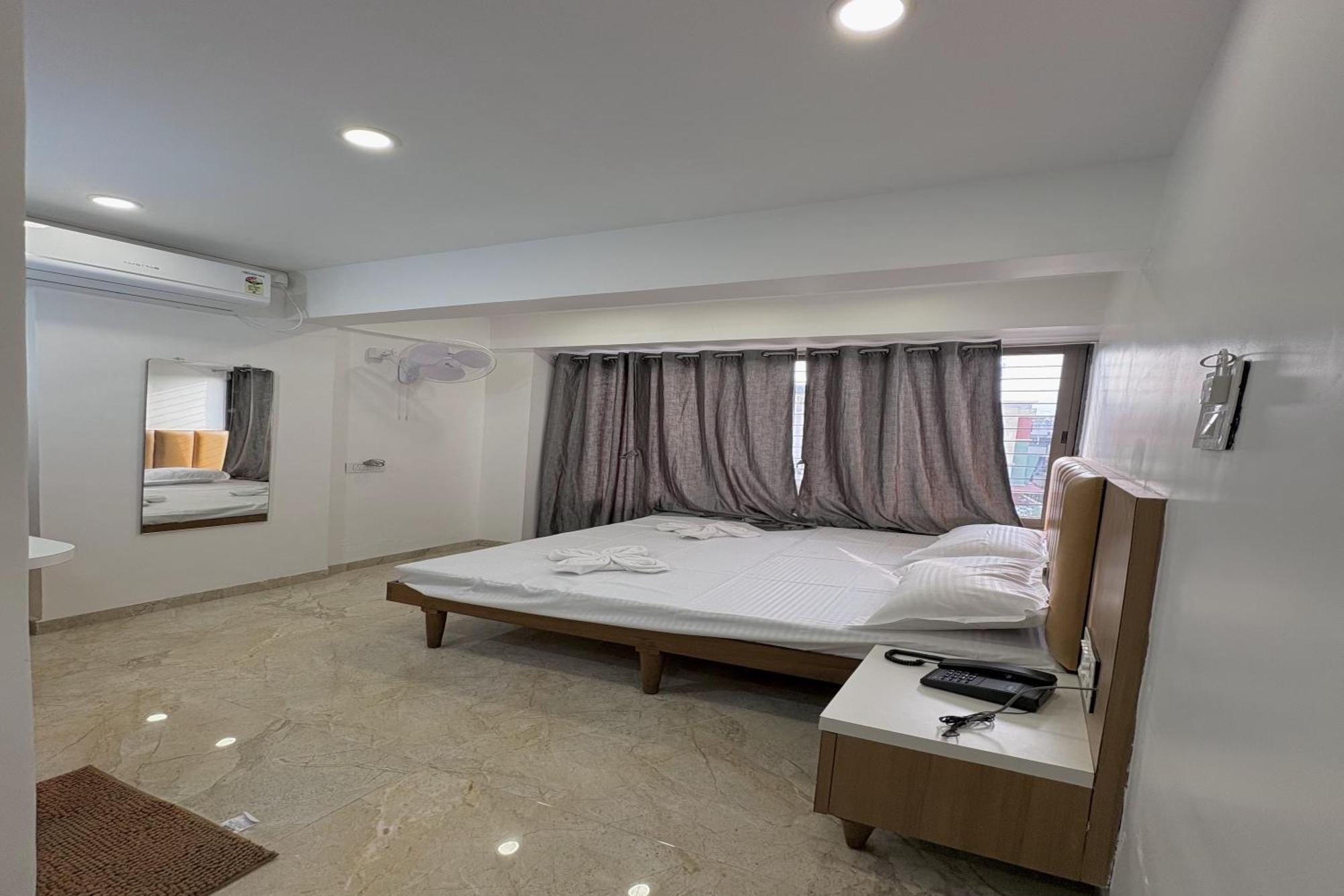 Hotel Ruchi Executive ساتارا المظهر الخارجي الصورة