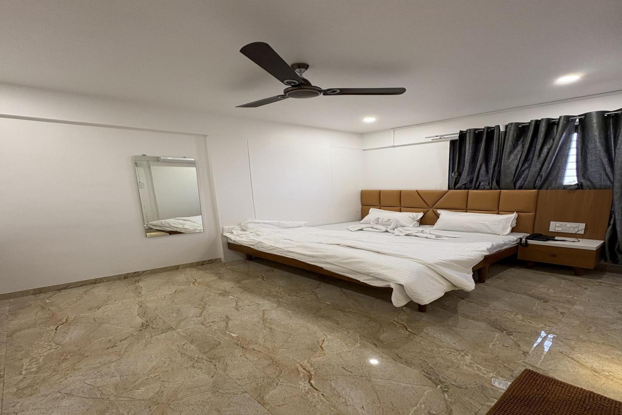 Hotel Ruchi Executive ساتارا المظهر الخارجي الصورة
